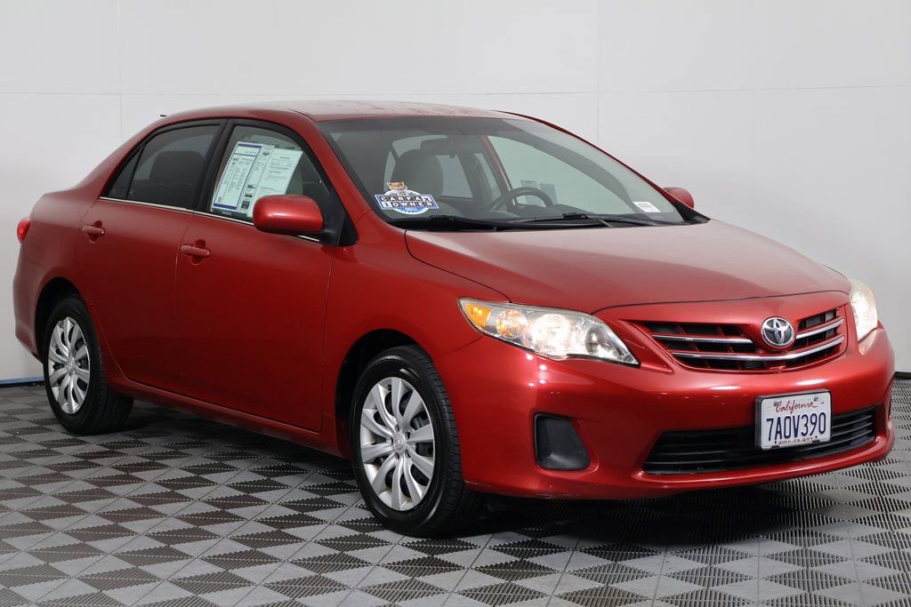 2013 Toyota Corolla LE photo 3