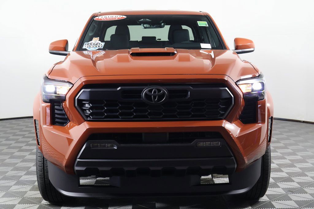 2025 Toyota Tacoma TRD Sport 4x4 photo 2
