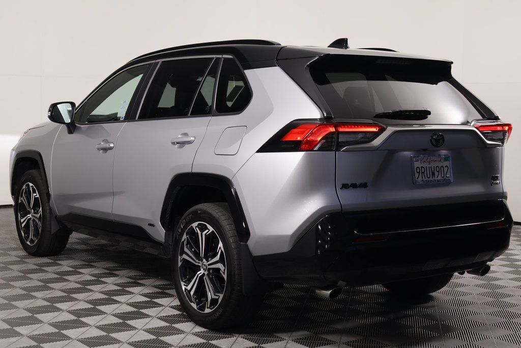 2025 Toyota RAV4 XSE - Photo 6