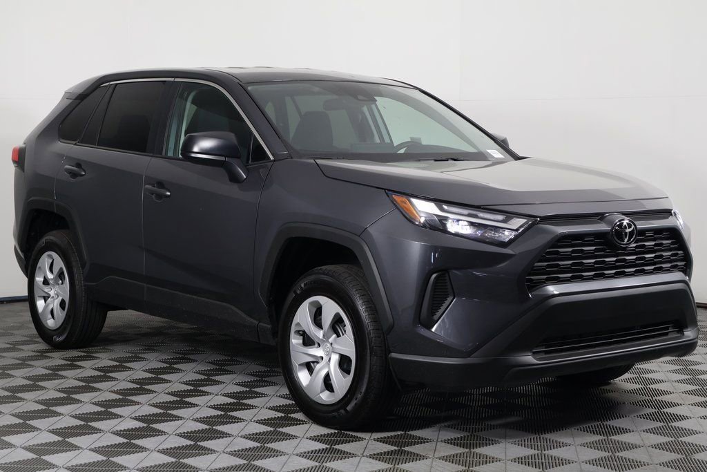 2025 Toyota RAV4 LE photo 3