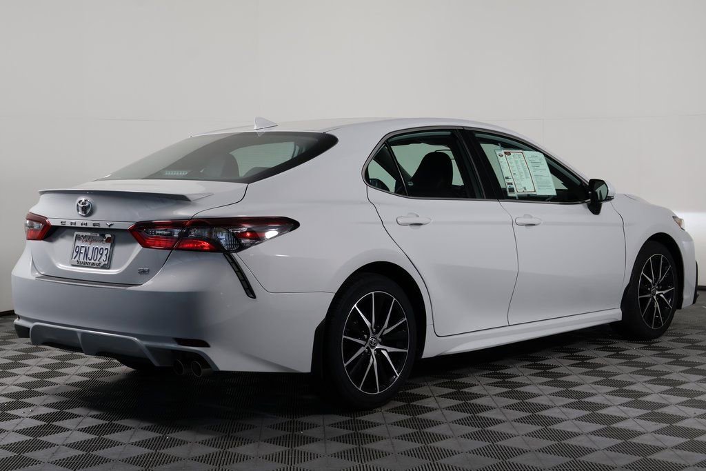 2023 Toyota Camry SE photo 4
