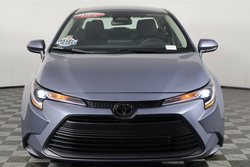 2025 Toyota Corolla LE photo 2