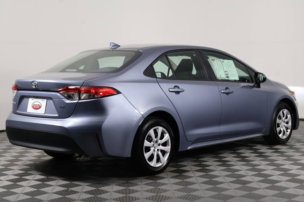 2025 Toyota Corolla LE photo 4