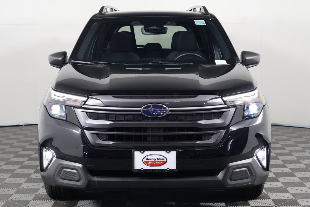 2025 Subaru Forester Premium photo 2