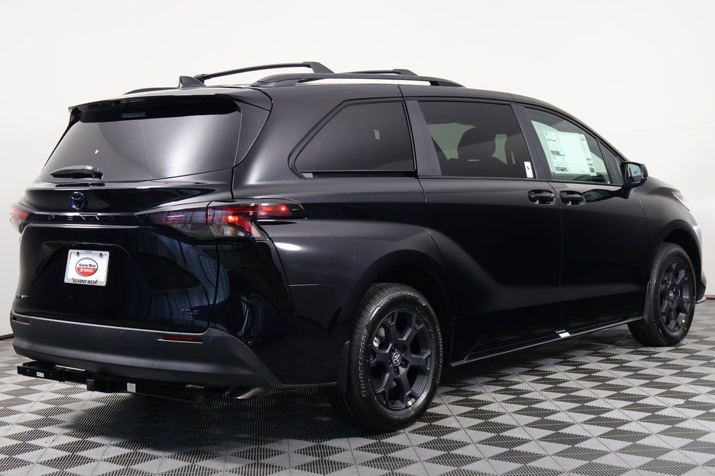 2025 Toyota Sienna Woodland Edition photo 2