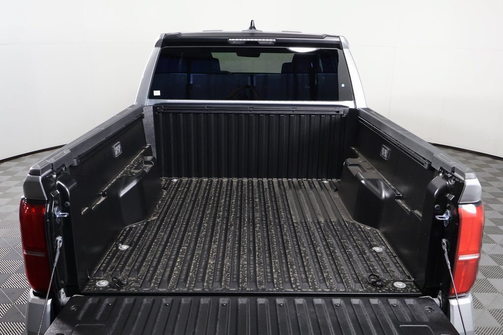 2026 Toyota Tacoma SR5 - Photo 8
