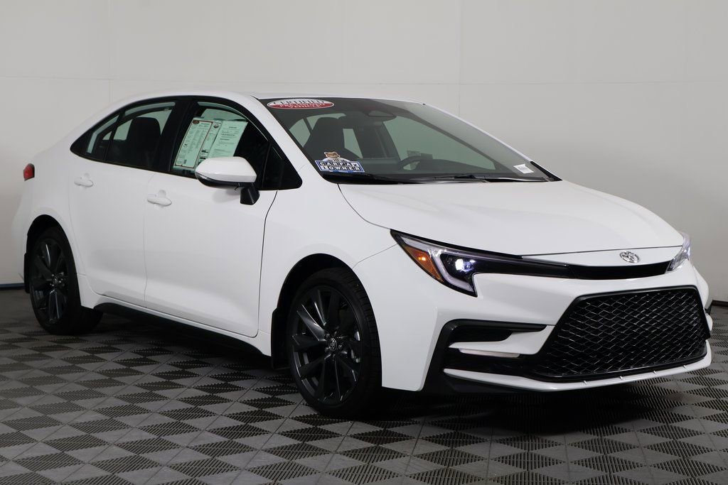 2025 Toyota Corolla SE photo 3