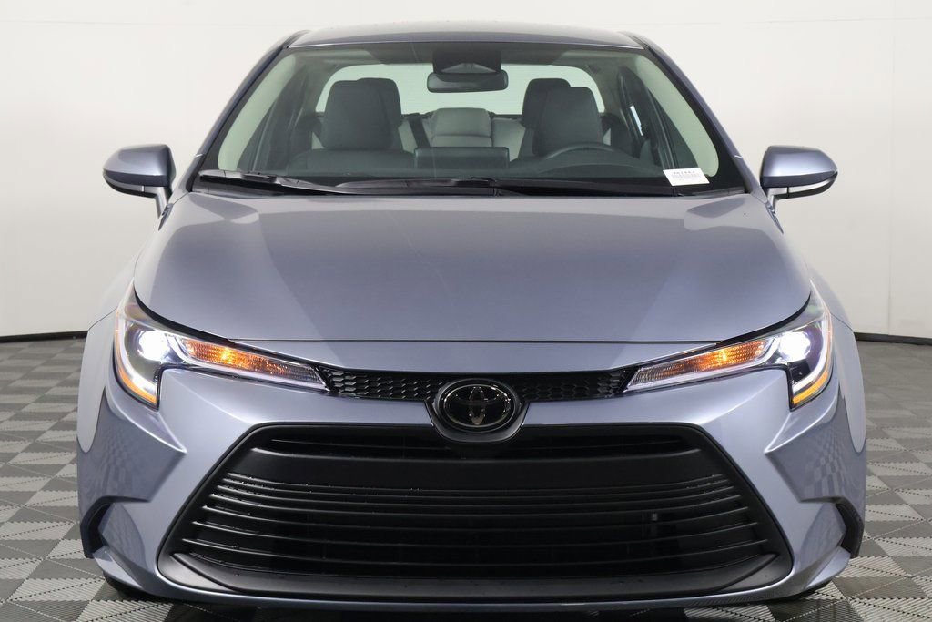 2025 Toyota Corolla LE photo 2