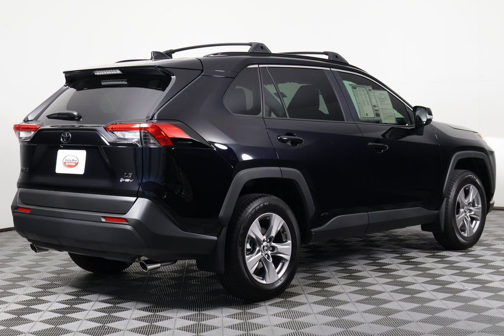 2025 Toyota RAV4 Hybrid LE photo 3