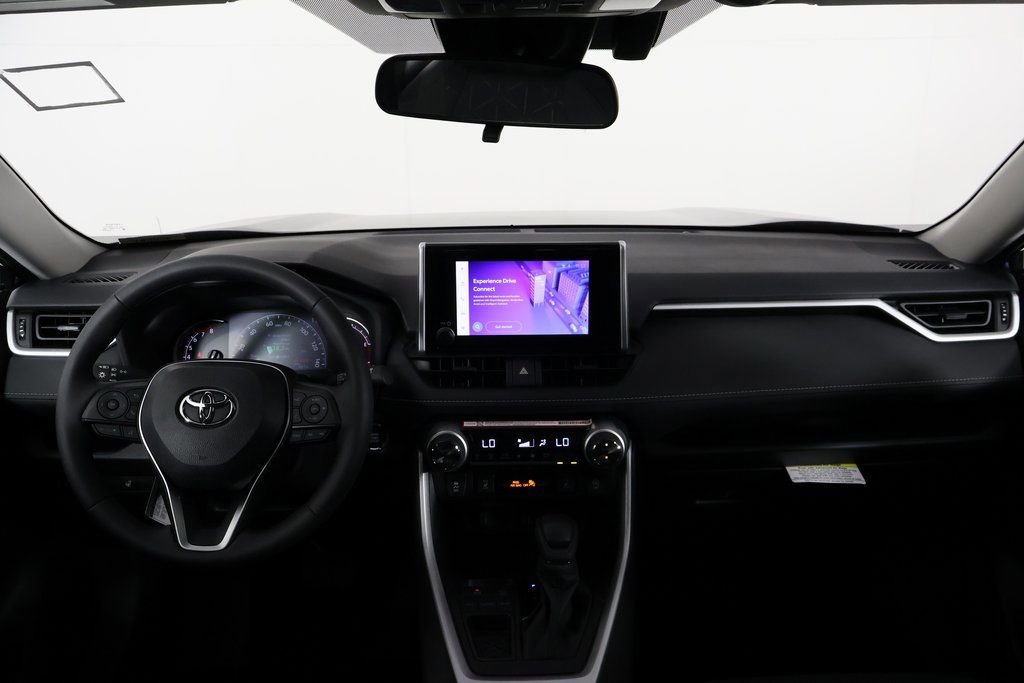 2025 Toyota RAV4 XLE photo 4