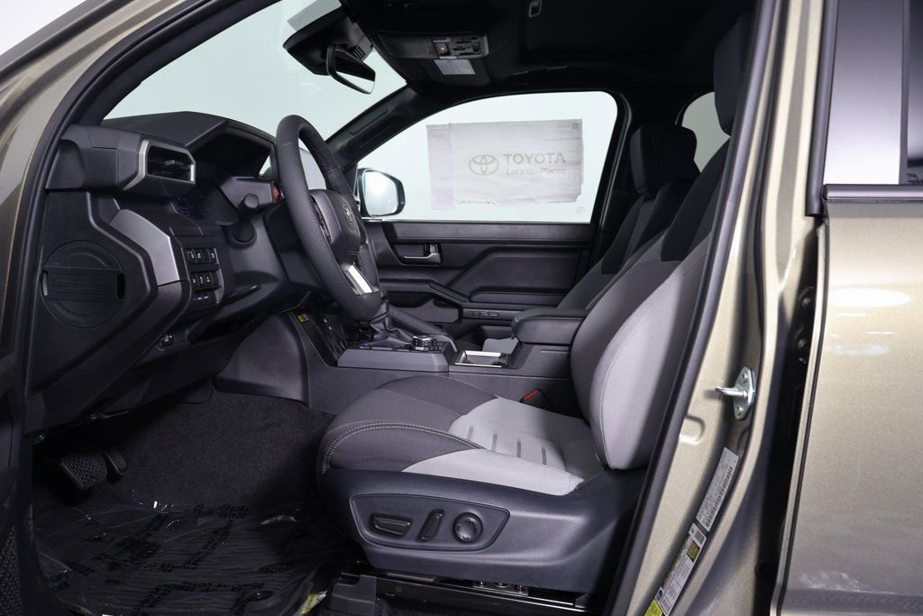 2026 Toyota Tacoma i-FORCE MAX TRD Off-Road photo 5