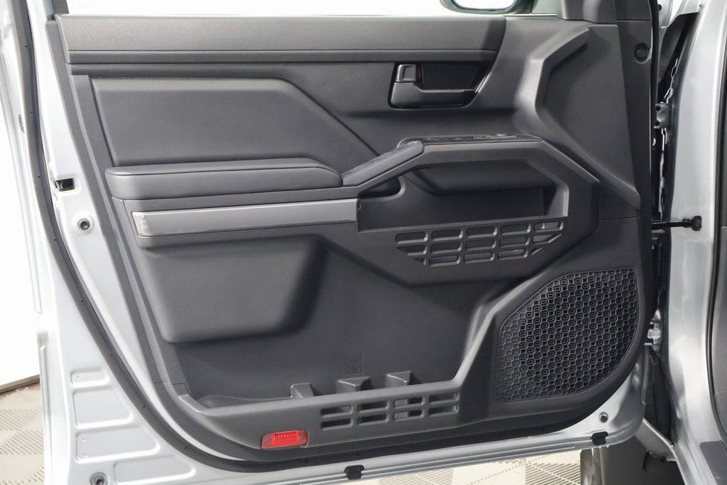 2026 Toyota Tacoma SR5 - Photo 7