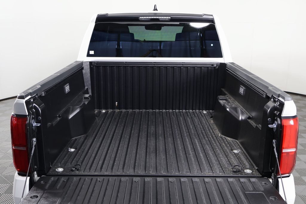 2026 Toyota Tacoma SR5 - Photo 8