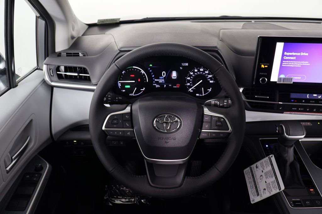 2026 Toyota Sienna XLE photo 3