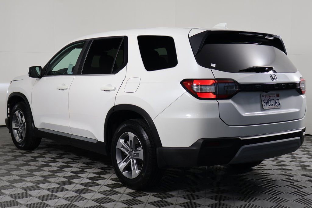 2023 Honda Pilot EX-L 7 Passenger photo 6