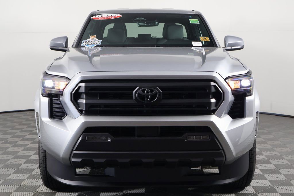 2025 Toyota Tacoma SR5 4x4 photo 2