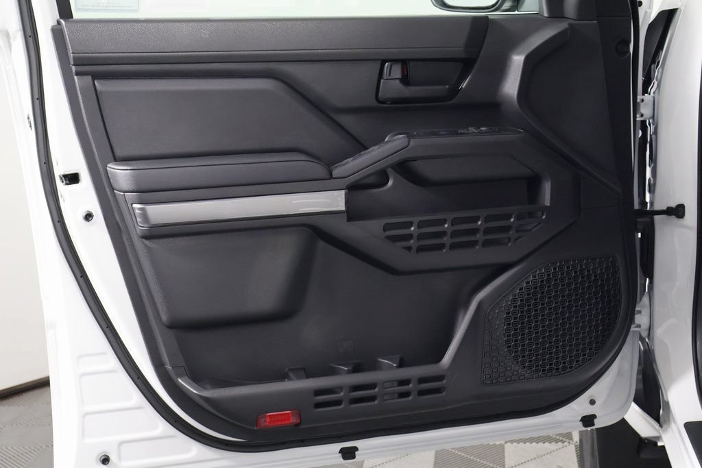 2026 Toyota Tacoma SR5 - Photo 7