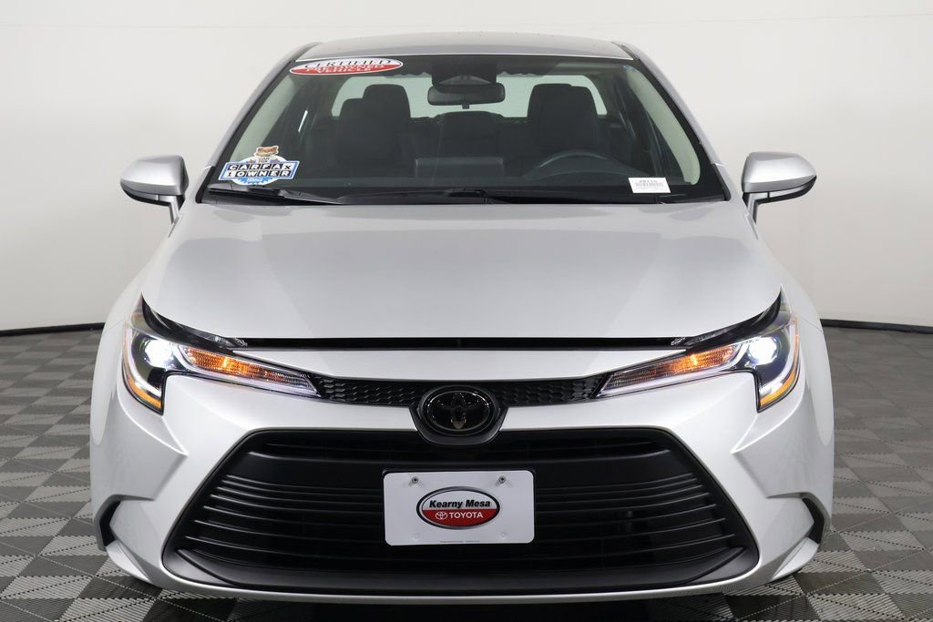 2025 Toyota Corolla LE photo 2