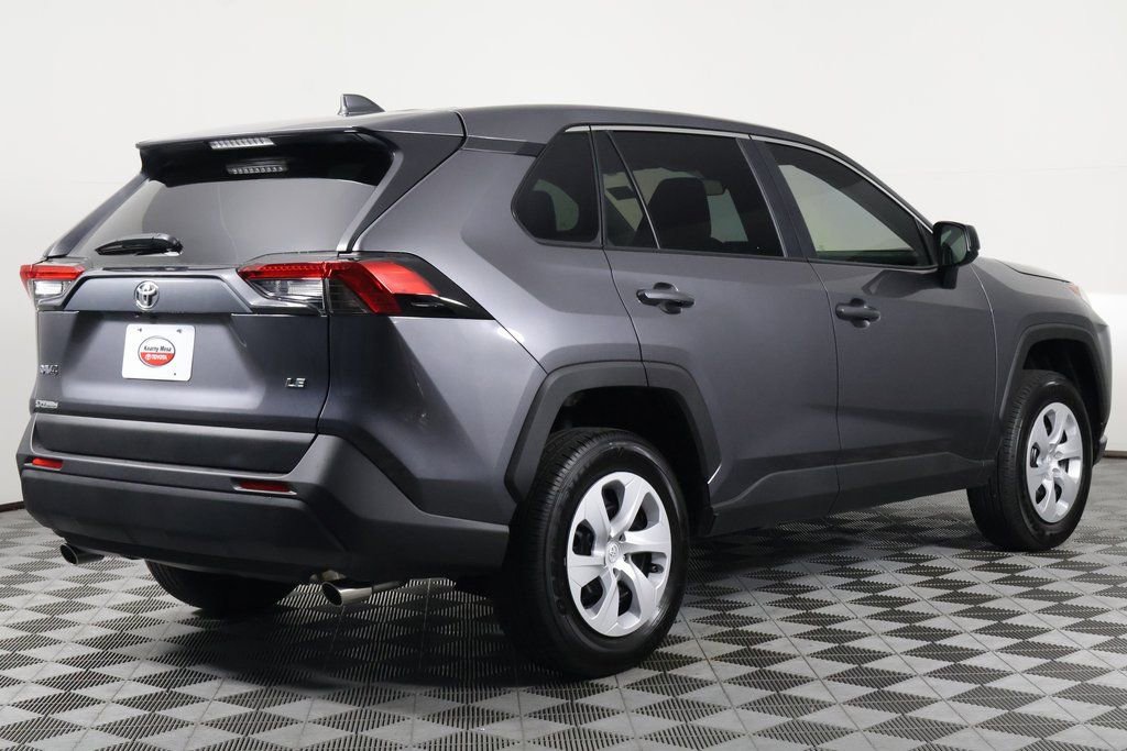 2025 Toyota RAV4 LE photo 4
