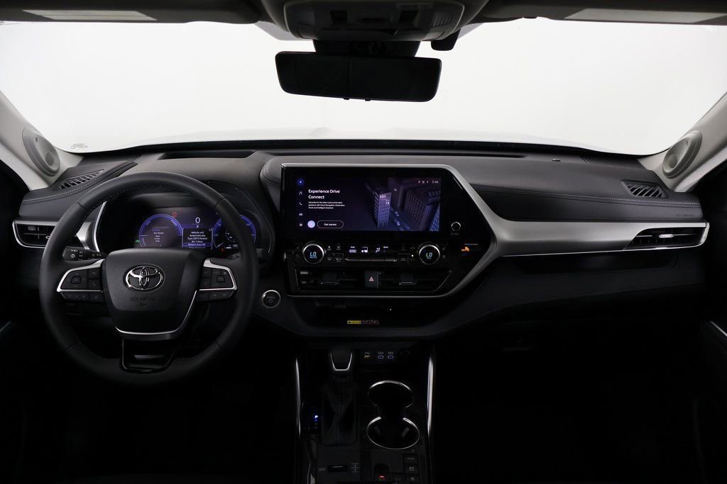 2026 Toyota Highlander Hybrid Platinum photo 4