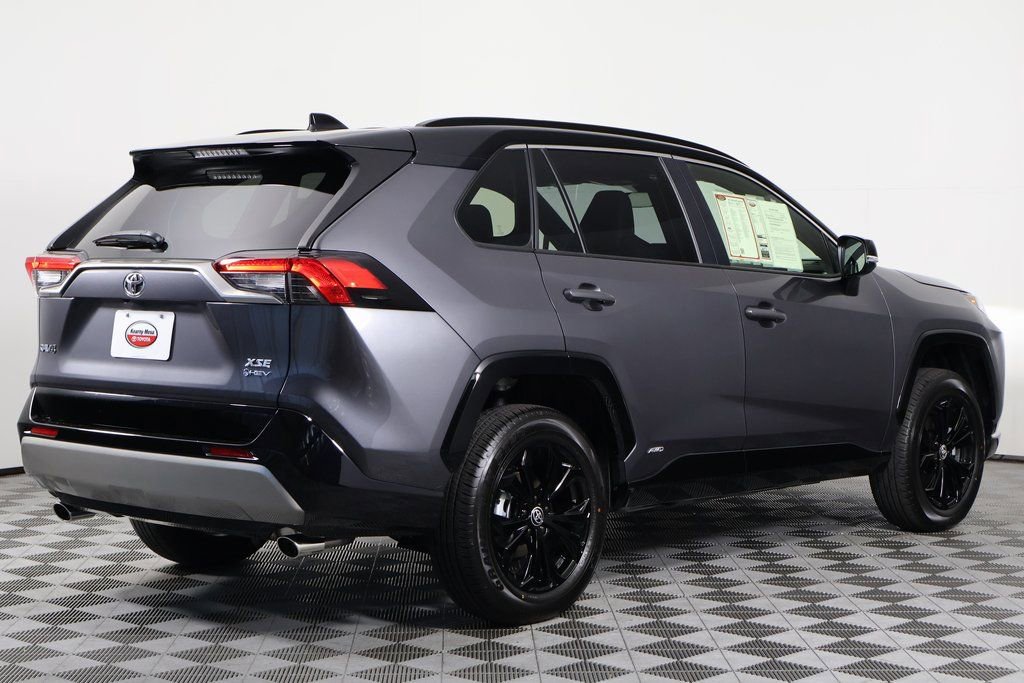 2025 Toyota RAV4 Hybrid XSE photo 4
