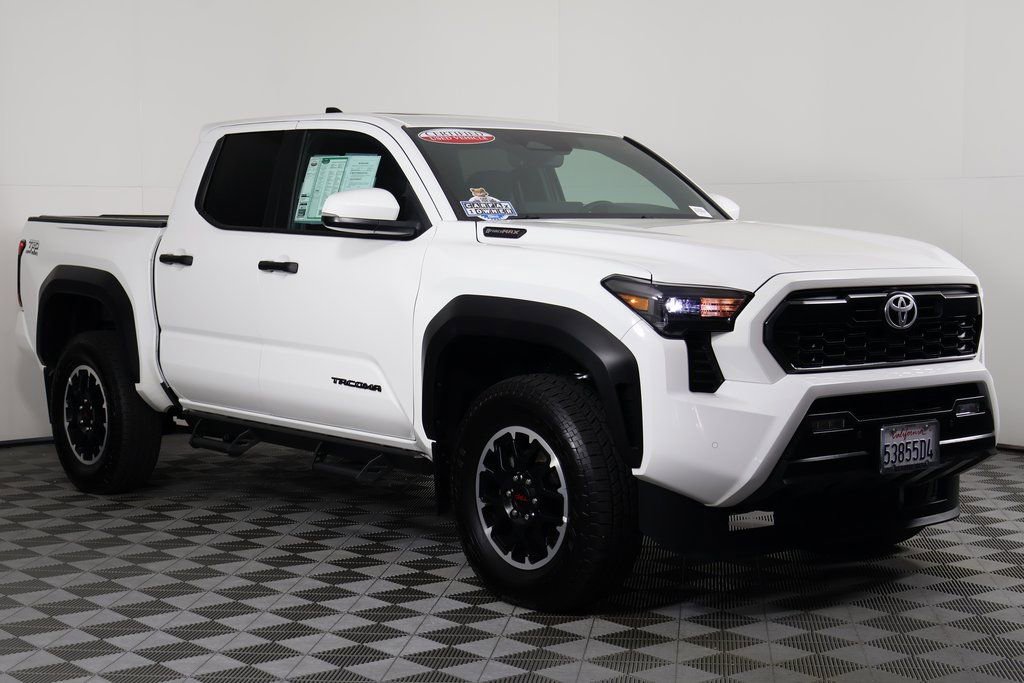 2024 Toyota Tacoma TRD photo 3