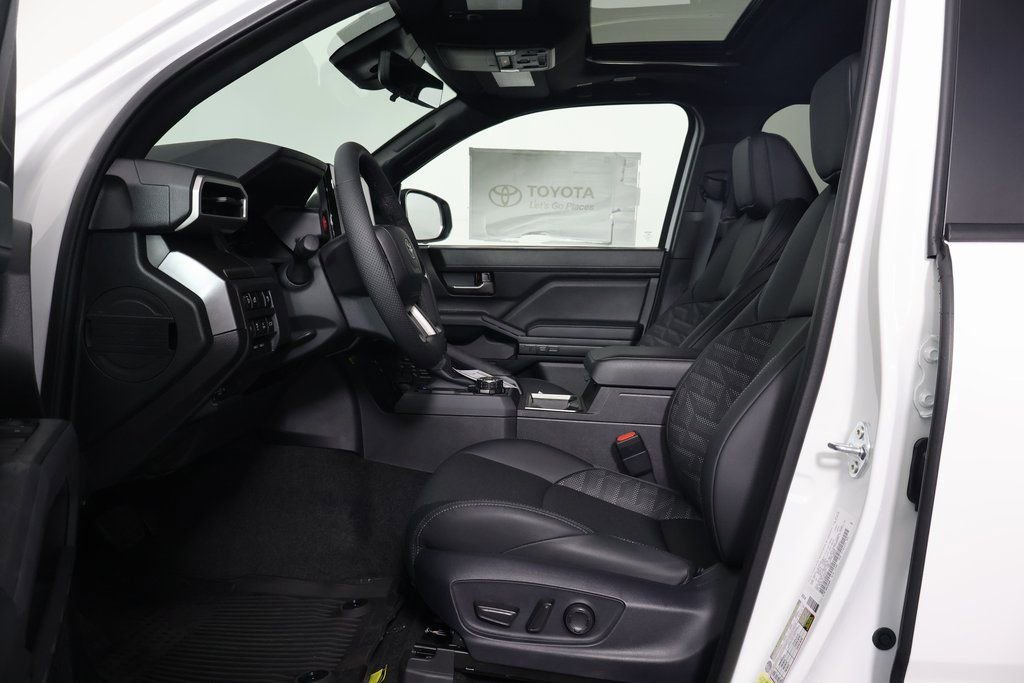 2026 Toyota Tacoma i-FORCE MAX TRD Off-Road photo 5