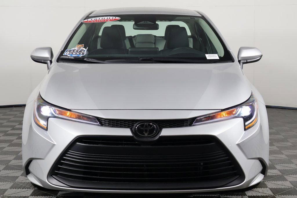 2025 Toyota Corolla LE photo 2