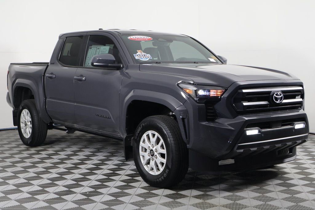 2025 Toyota Tacoma SR5 photo 3
