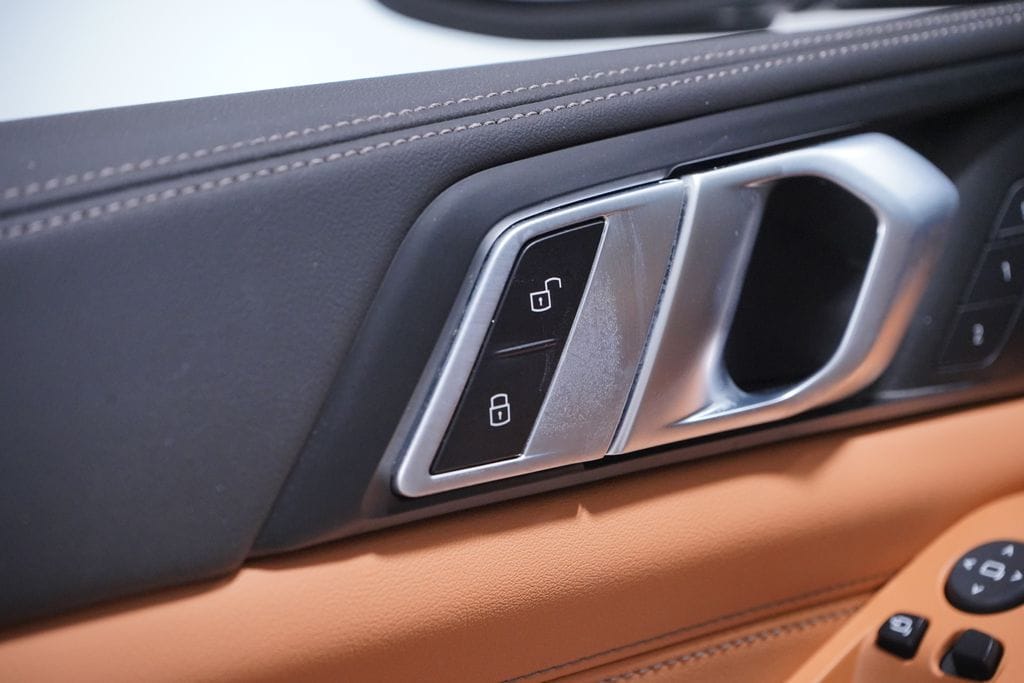 2025 BMW X5 M60i - Photo 21