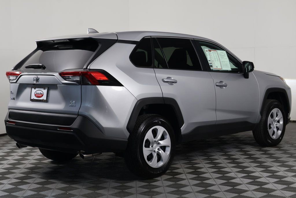 2025 Toyota RAV4 LE photo 4