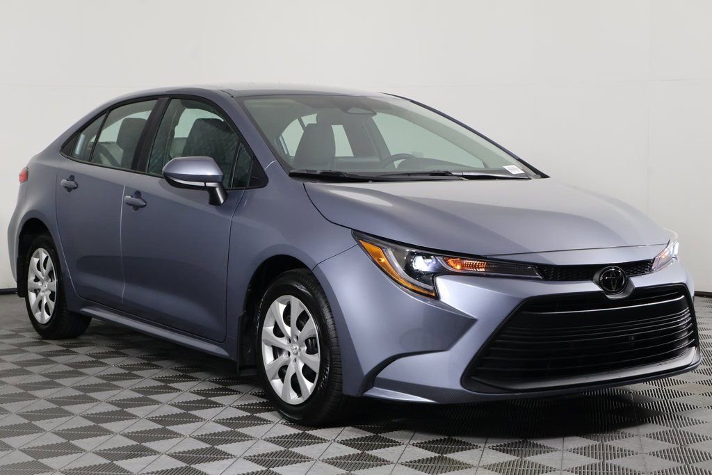 2025 Toyota Corolla LE photo 3
