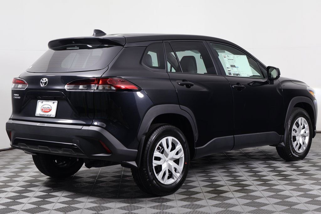 2026 Toyota Corolla Cross L photo 2