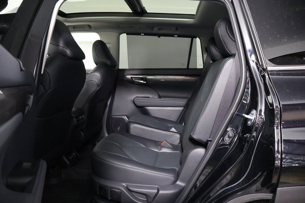 2026 Toyota Highlander Hybrid Platinum photo 6
