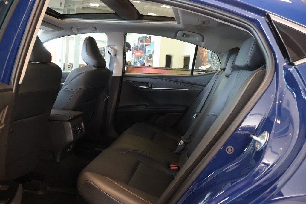2026 Toyota Camry XLE - Photo 9