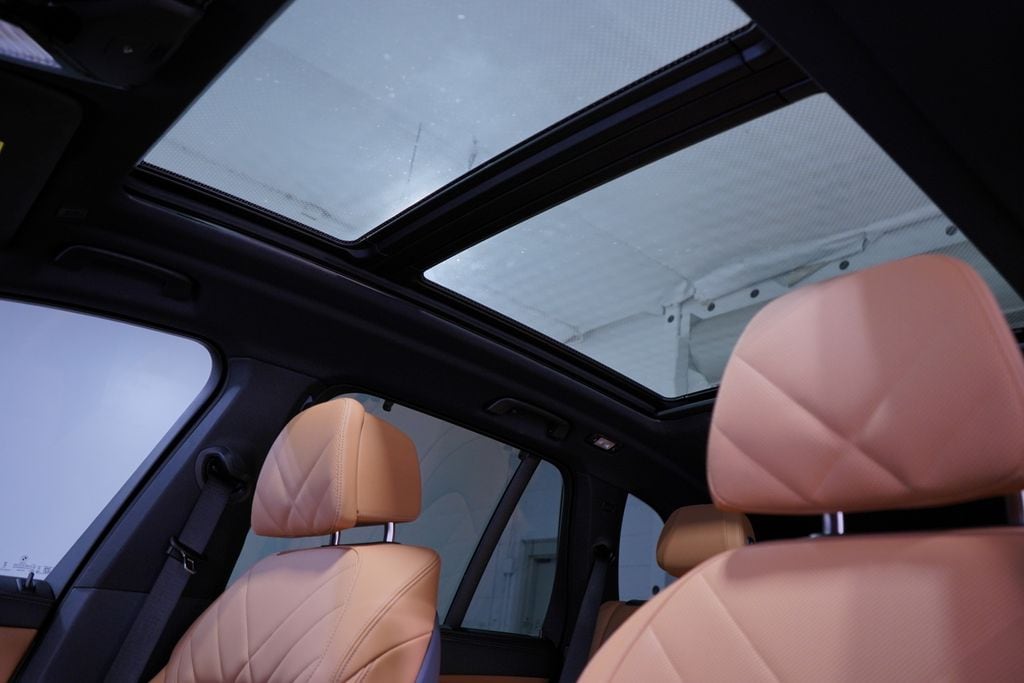 2025 BMW X5 M60i - Photo 24