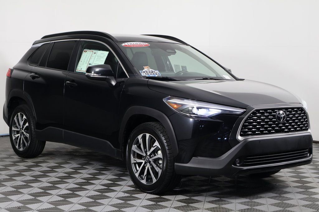 2023 Toyota Corolla Cross XLE photo 3