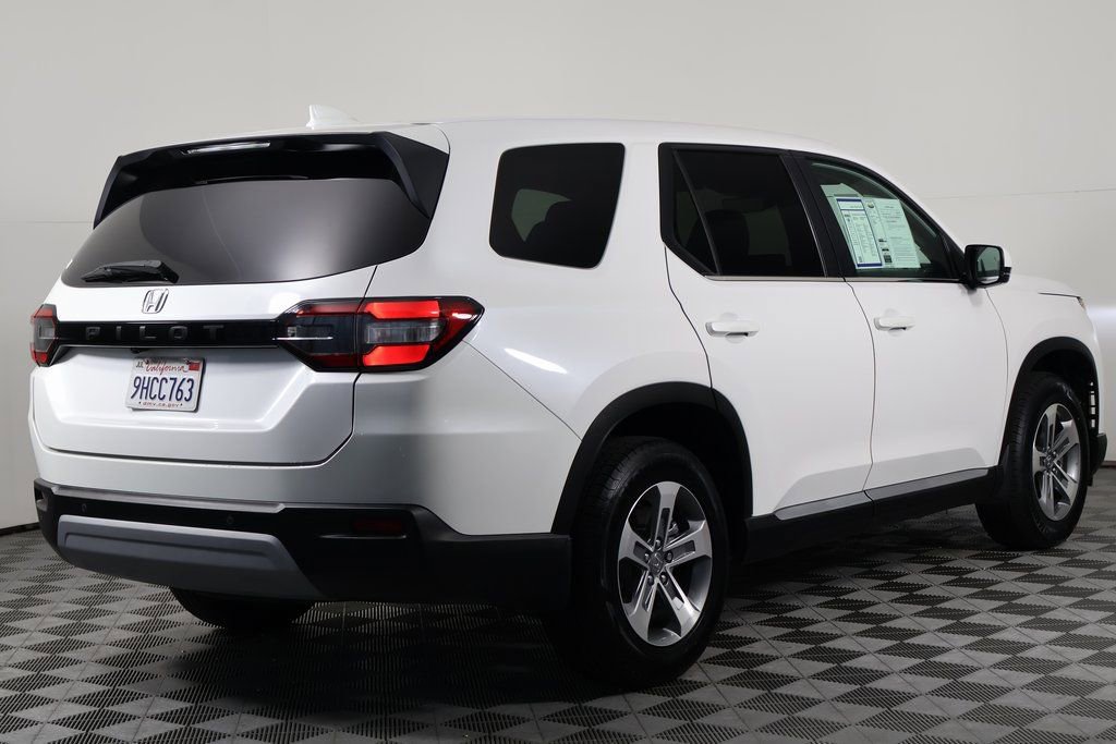 2023 Honda Pilot EX-L 7 Passenger photo 4