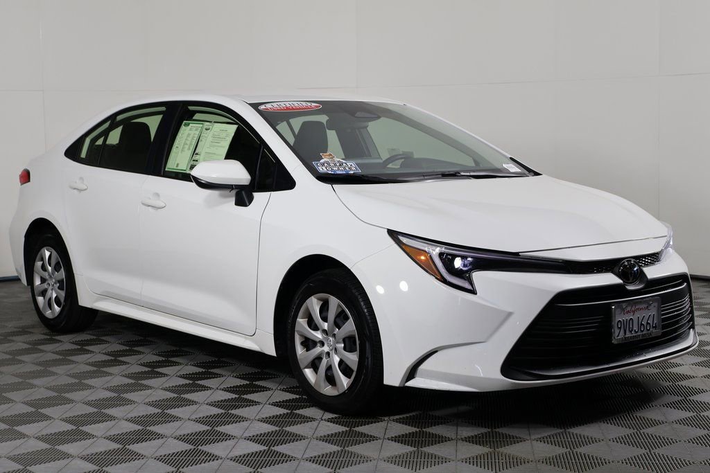 2026 Toyota Corolla Hybrid LE photo 3