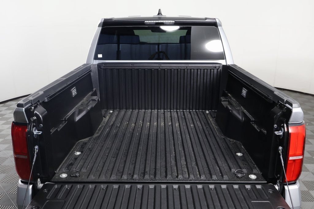 2026 Toyota Tacoma SR5 - Photo 8