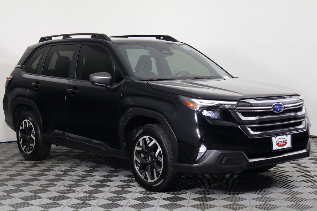 2025 Subaru Forester Premium photo 3