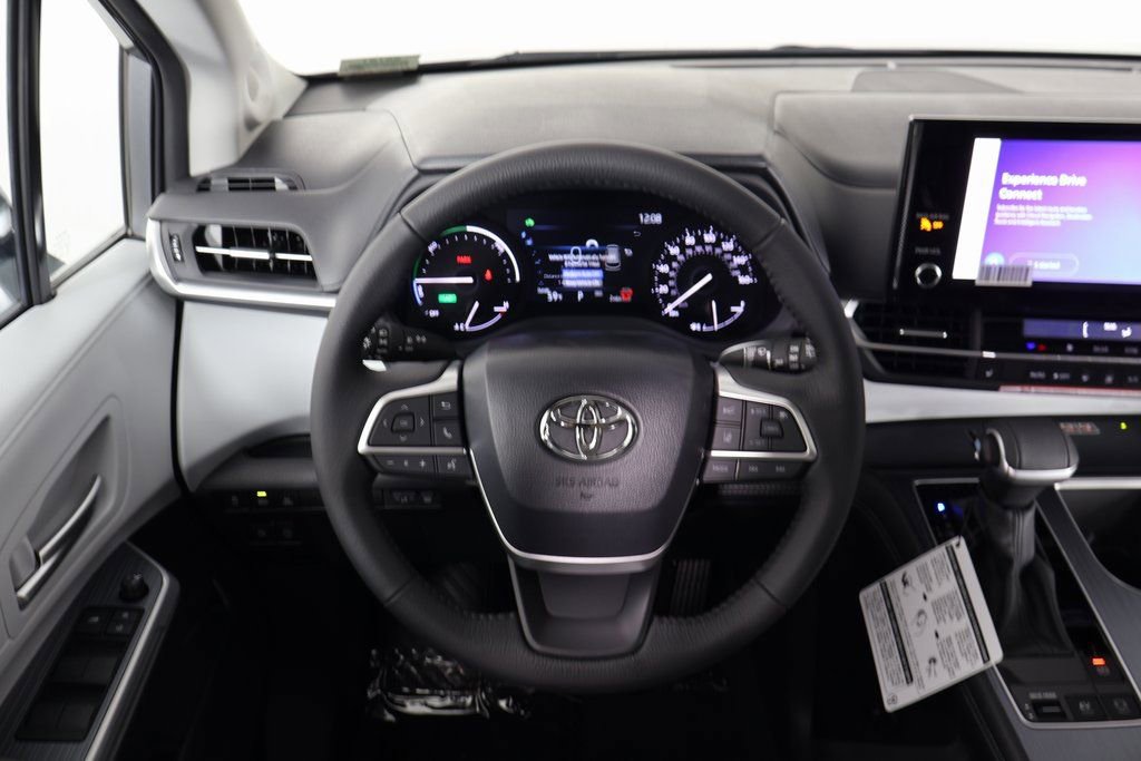 2026 Toyota Sienna XLE photo 2