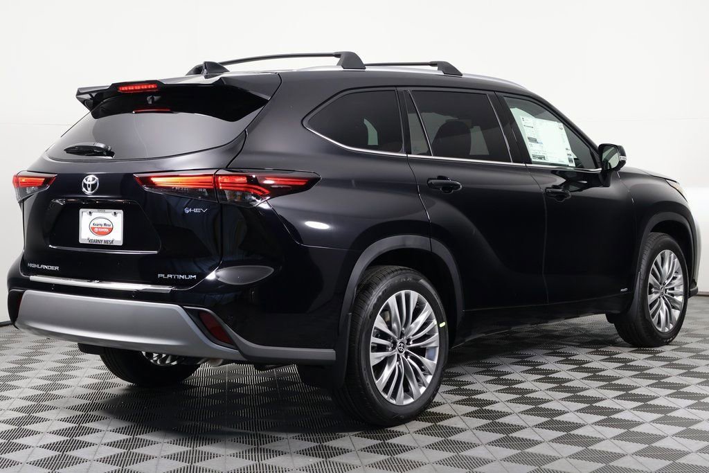 2026 Toyota Highlander Hybrid Platinum photo 2
