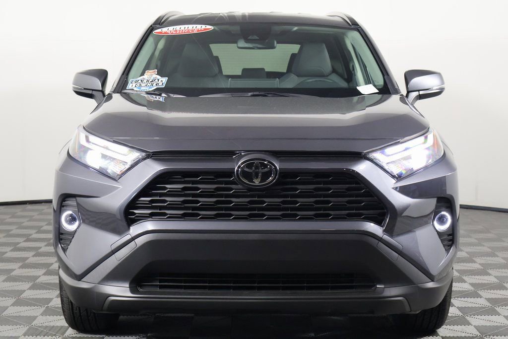 2025 Toyota RAV4 Hybrid XLE photo 2