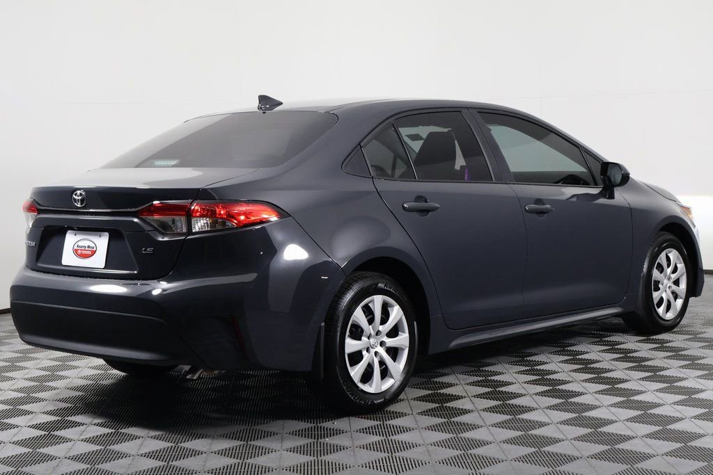 2025 Toyota Corolla LE photo 4