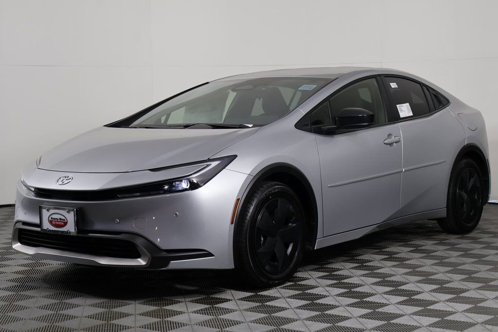 2026 Toyota Prius SE's photo