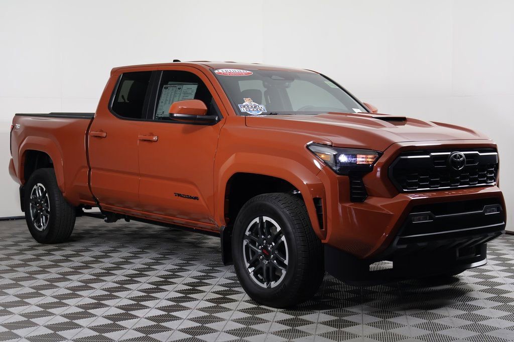 2025 Toyota Tacoma TRD Sport 4x4 photo 3