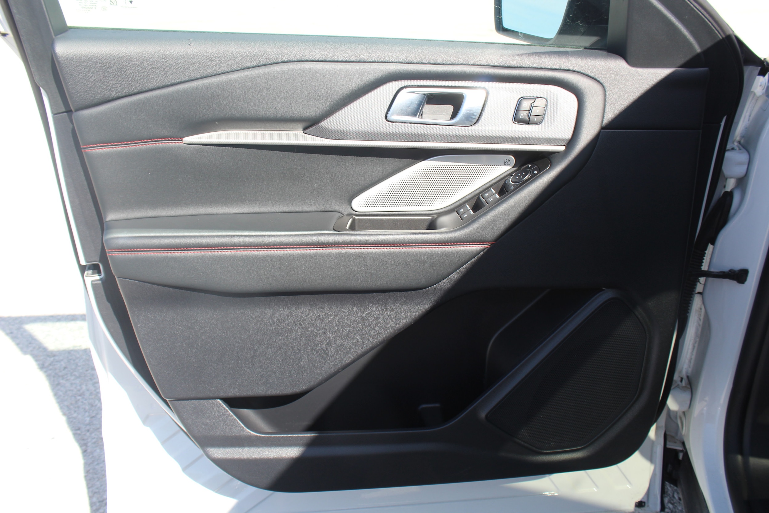 2025 Ford Explorer ST - Photo 17