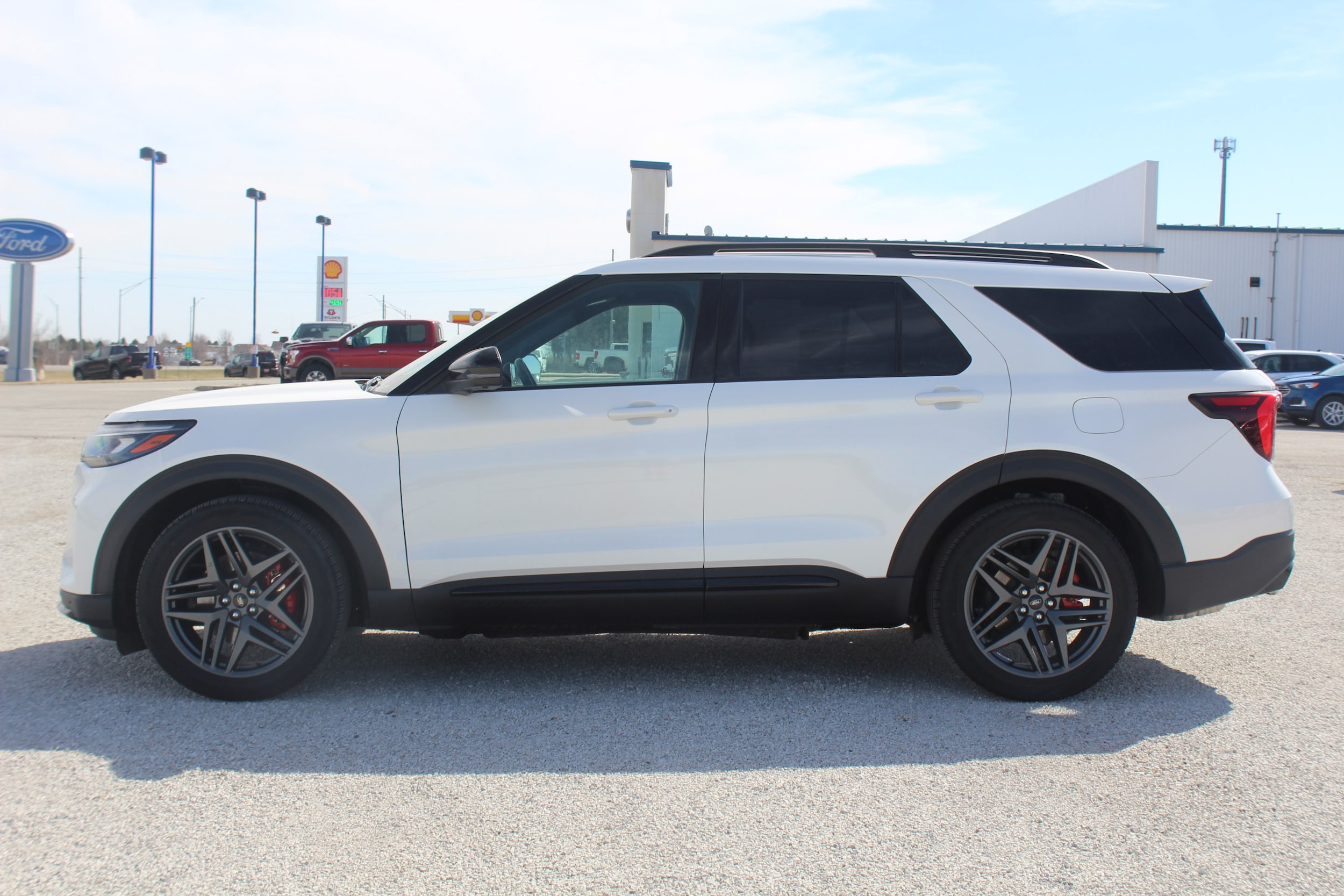 2025 Ford Explorer ST - Photo 8