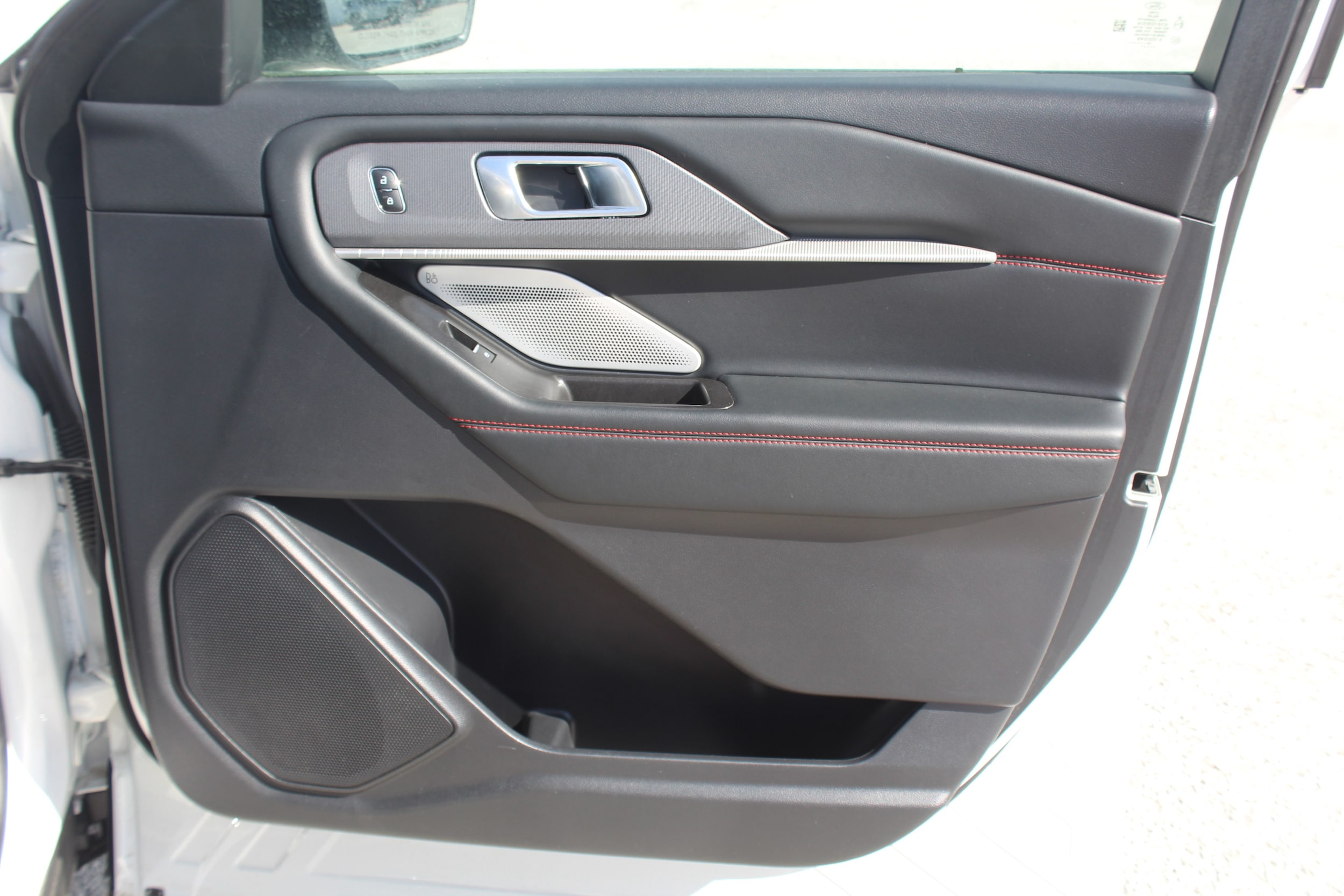 2025 Ford Explorer ST - Photo 27